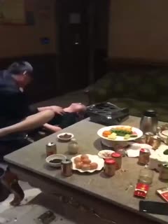 酒后乱性当场就开操.